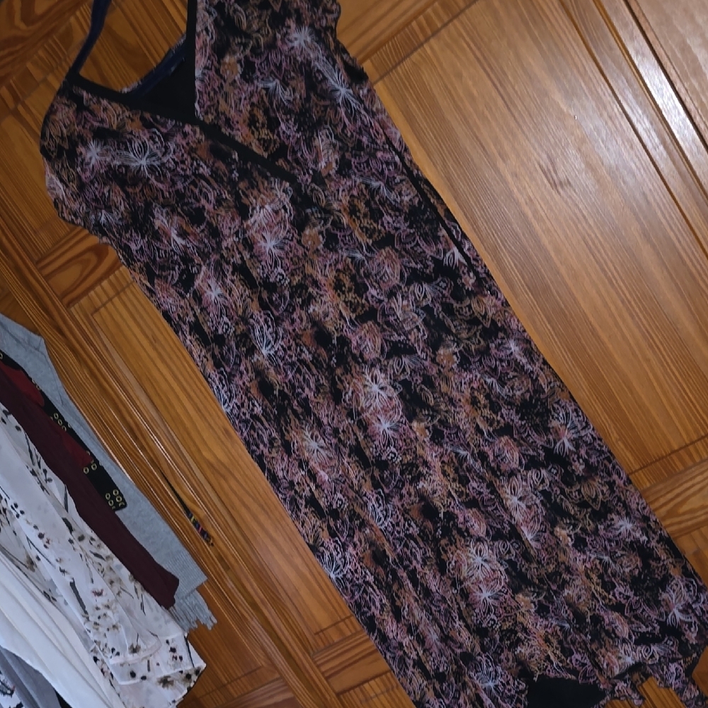 EUC Style & CoFloral V-Neck Maxi Dress